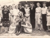 Wesele Zofii Kędziorek z Izdebnika, zdjęcie z około 1955 roku. Na zdjęciu Maria, Antonina, Stanisław Kędziorek z Izdebna. Ze zbiorów Barbary Tukendorf
