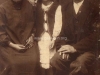 Szczepan Ćwiek z żoną i córką Anną, zdjęcie zrobione w Garwolinie w zakładzie fotograficznym lata 30. Ze zbiorów Krzysztofa Gawrysia
