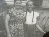 Regina Dębska z domu Kisiel z córką Bogusławą ( Niusią) - lata 50. XX wieku, Górki 37. Udostępnił Piotr Skuza
