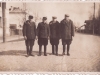 108. Edward Gora z Natalii z 3 kolegami na ulicy Kościuszki w czasie okupacji od lewej: Edward
