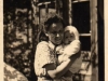 Rok 1948. Unin. Julia Domarecka z córką Hanią w starym domu Talarków. Fotografie ze zbiorów E. Domareckiej