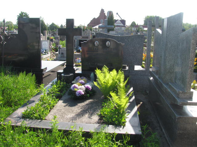 Grób p. Dziuba na cmentarzu parafialnym w Garwolinie.